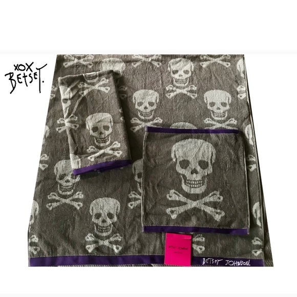 Betsey Johnson 3 Towels Skelator Skull Purple Set - Picture 2 of 6